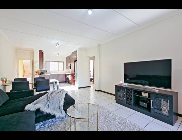 2 BEDROOM APARTMENT RENTED IN SUNNINGHILL